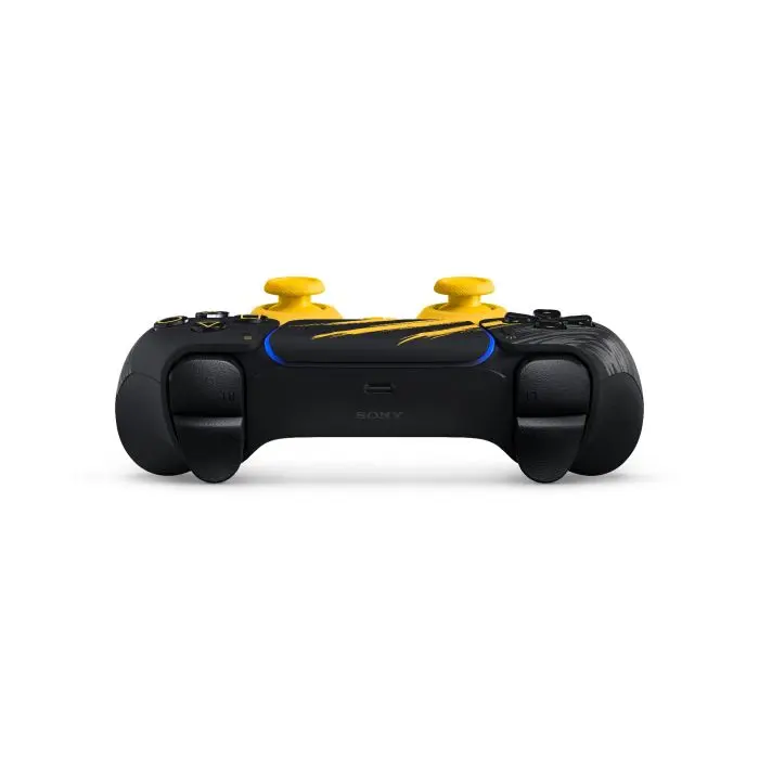 dualsense_le_wolverine_pr_04_yellow_rgb.webp