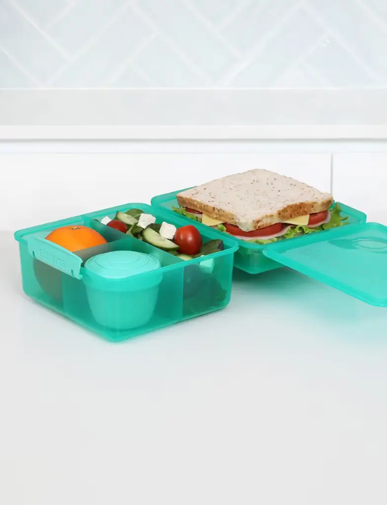 41745_2l_lunch_lunchcubemax_lifestyle_bench_food_open_teal.webp
