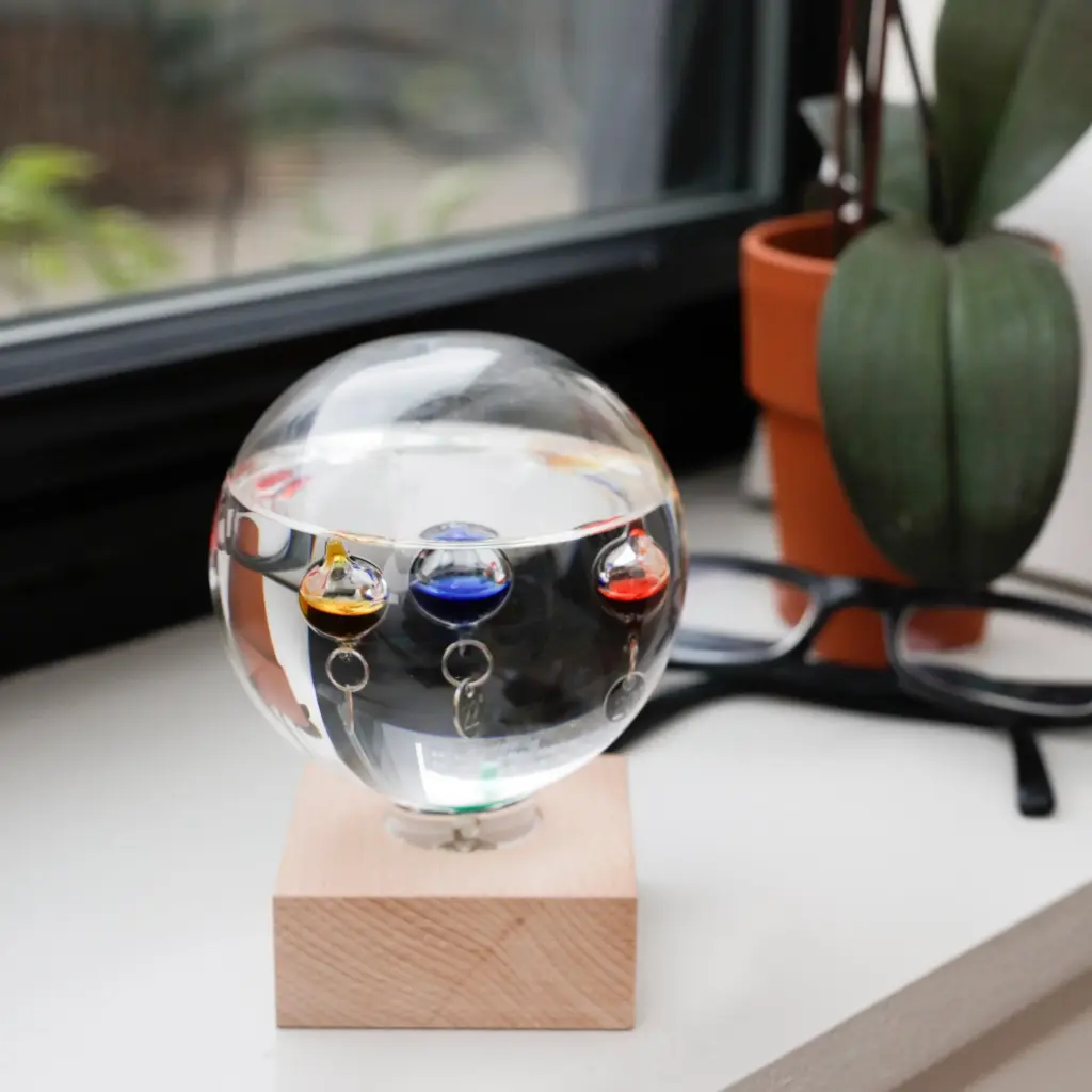 ST84_Galileo-Thermometer_ACTION_0679.webp