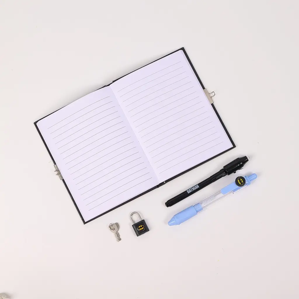 Secret Glitter Notebook With Magic Pen - Warner Bros - Batman.webp