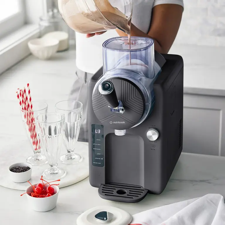 Automatic Household Soft Ice Cream And Smoothie Maker With 6 Presets (2).webp
