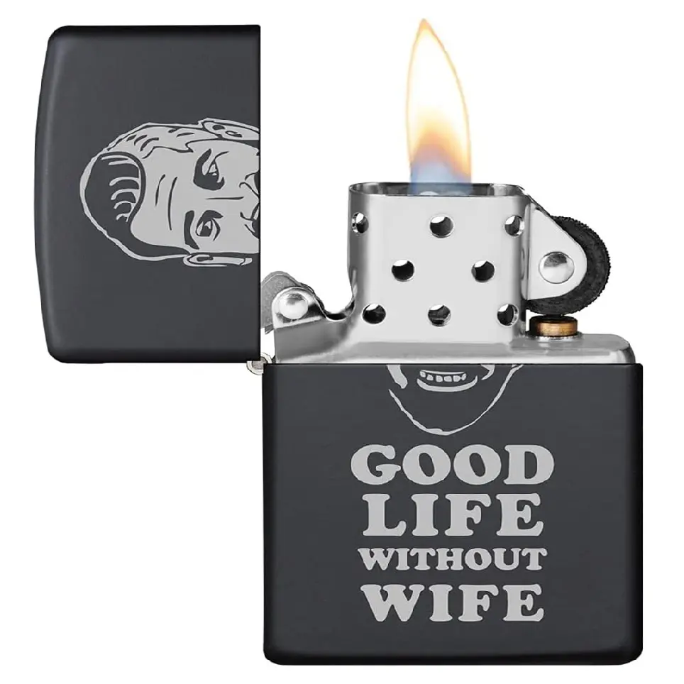 ولاعة زيبو مقاومة للرياح – أسود مطفي "Black Matte" بتصميم "Good Life Without Wife" – 218-MP400018