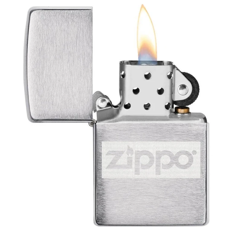 طقم هدايا ولاعة زيبو – طقم الولاعة وقارورة الجيب (Hip Flask) – تصميم زيبو "Brushed Chrome" – 49358-200