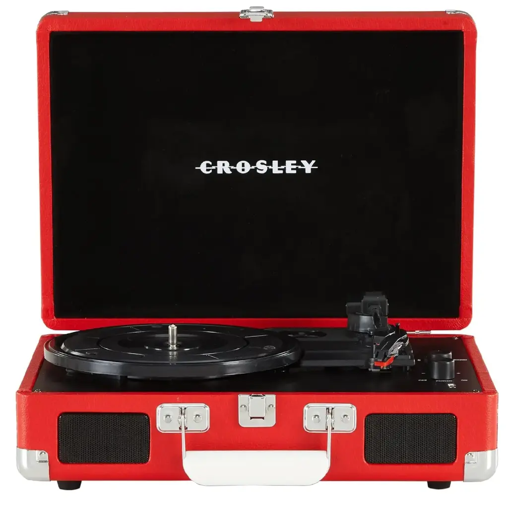 مشغل أسطوانات الفينيل "كروسلي كروزر بلس" بتصميم الحقيبة العتيق مع 3 سرعات وخاصية استقبال وإرسال البلوتوث - لون أحمر حصري