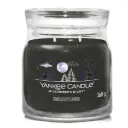 شمعة "يانكي كاندل" (Yankee Candle) الحجم المتوسط (Signature Medium Jar) - ليلة منتصف الصيف