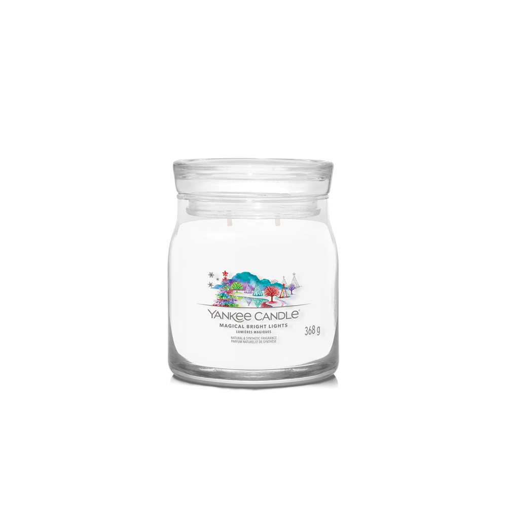 شمعة "يانكي كاندل" (Yankee Candle) الحجم المتوسط (Signature Medium Jar) - أضواء سحرية ساطعة